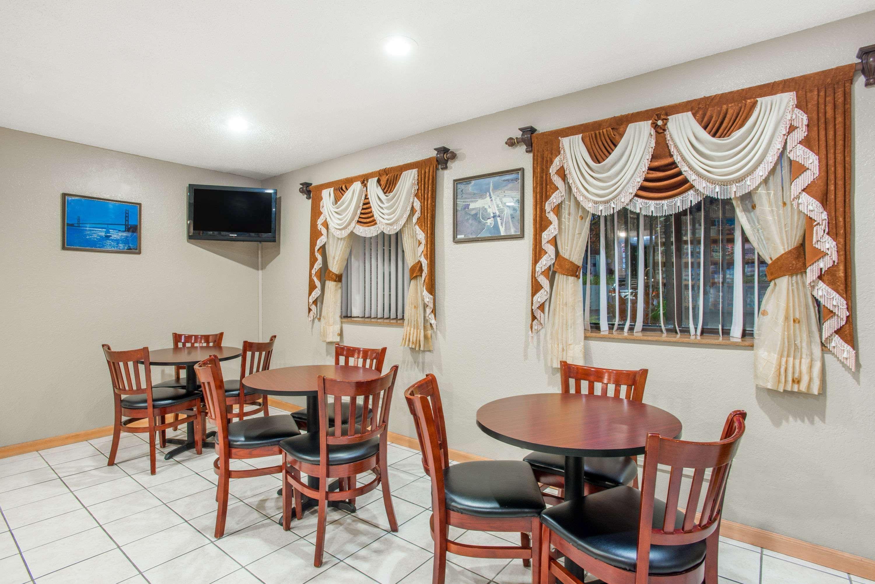 Motel Super 8 By Wyndham Massena Ny Exterior foto