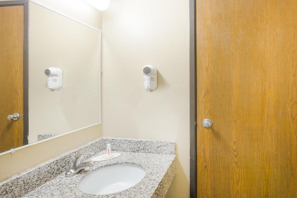 Motel Super 8 By Wyndham Massena Ny Exterior foto